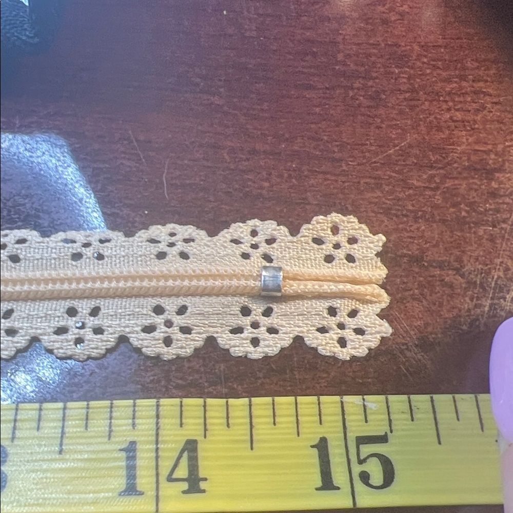 Mandala Crafts Nude Lace Fabric - 40 Zippers - Picture 4 of 6